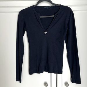 Tailor New York Navy shirt size XS with v-neck and a silver starfish. EU…